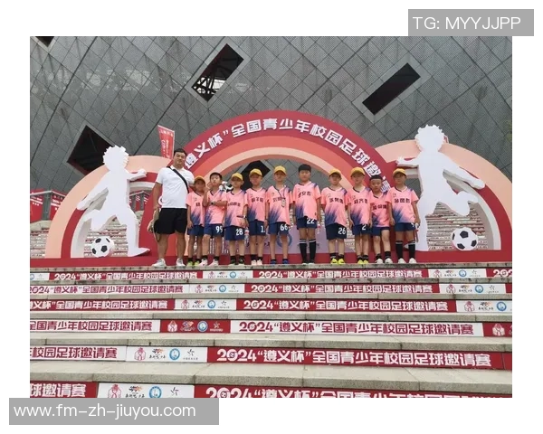 隆发足球俱乐部携手社区共建足球文化助力青少年成长与发展